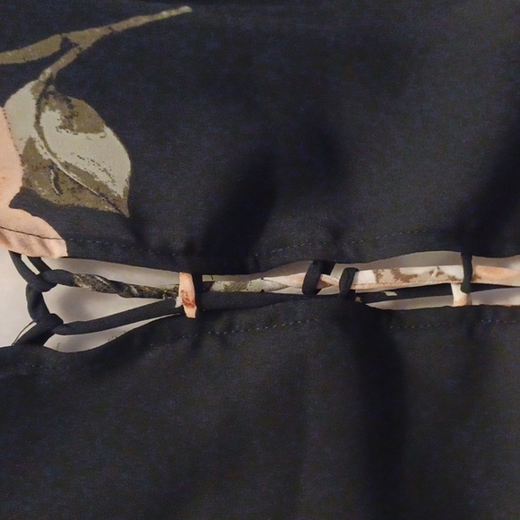 4/$40 Black Floral Open Tie-Up Back Blouse - Size Medium - Picture 5 of 8